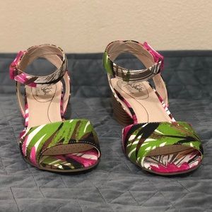 Tropical print size 8M Life Stride Sandals